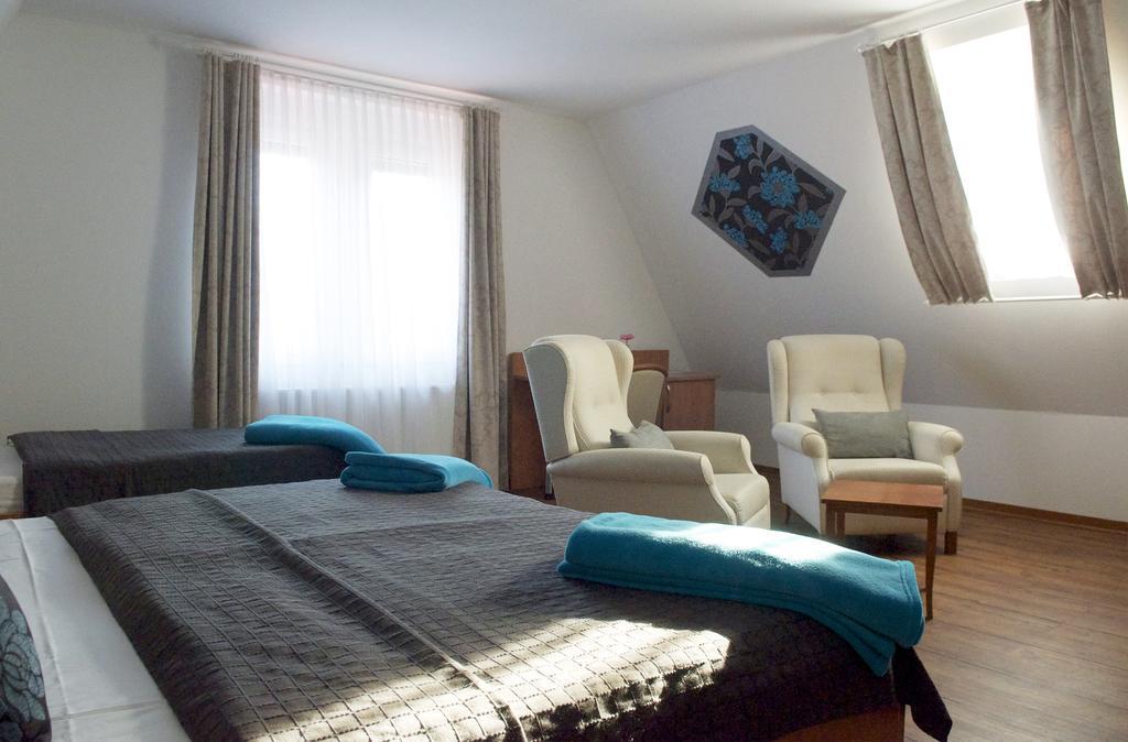 Hotel Vier Loewen Трабен-Трарбах Номер фото